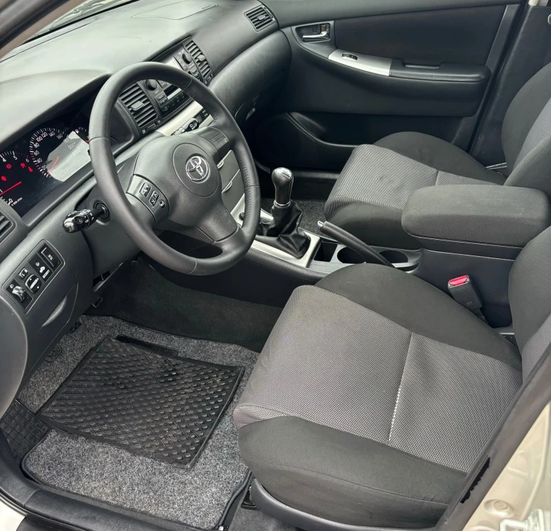 Toyota Corolla 2.0 D-4D, снимка 10 - Автомобили и джипове - 45870158