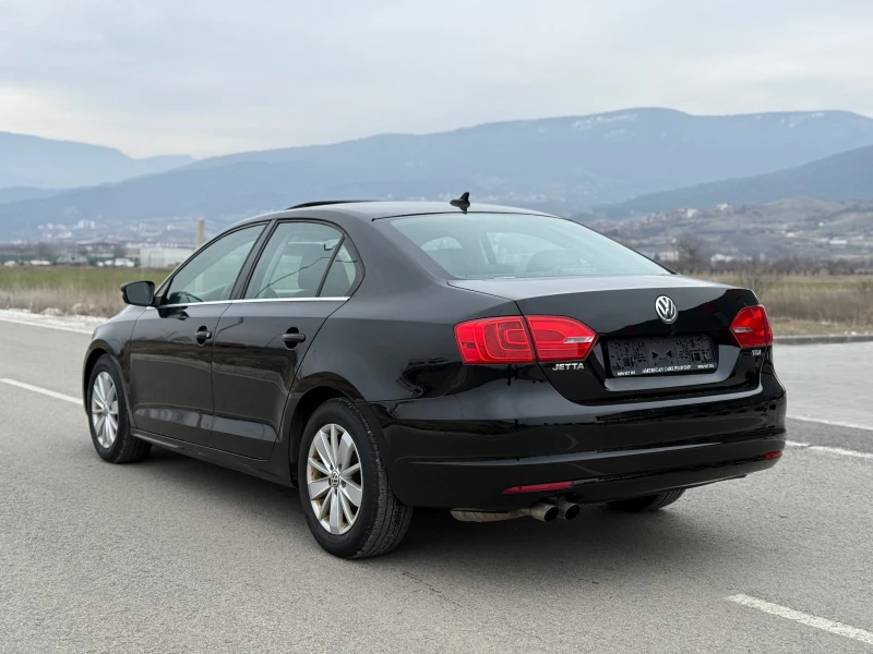 VW Jetta, снимка 5 - Автомобили и джипове - 49137926