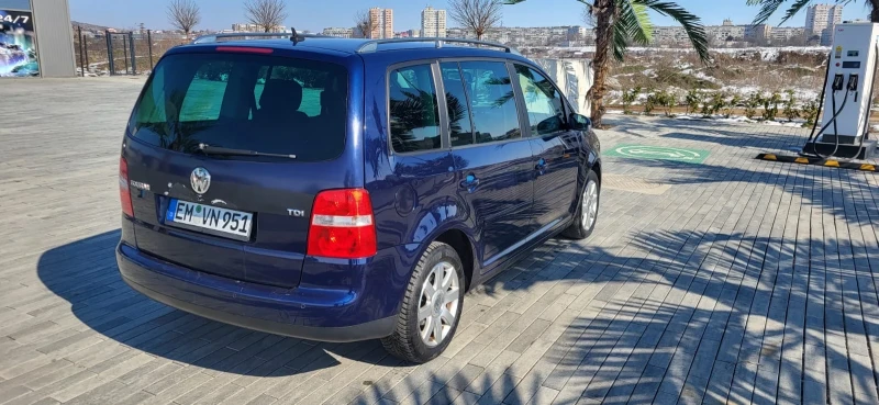 VW Touran, снимка 4 - Автомобили и джипове - 49350581