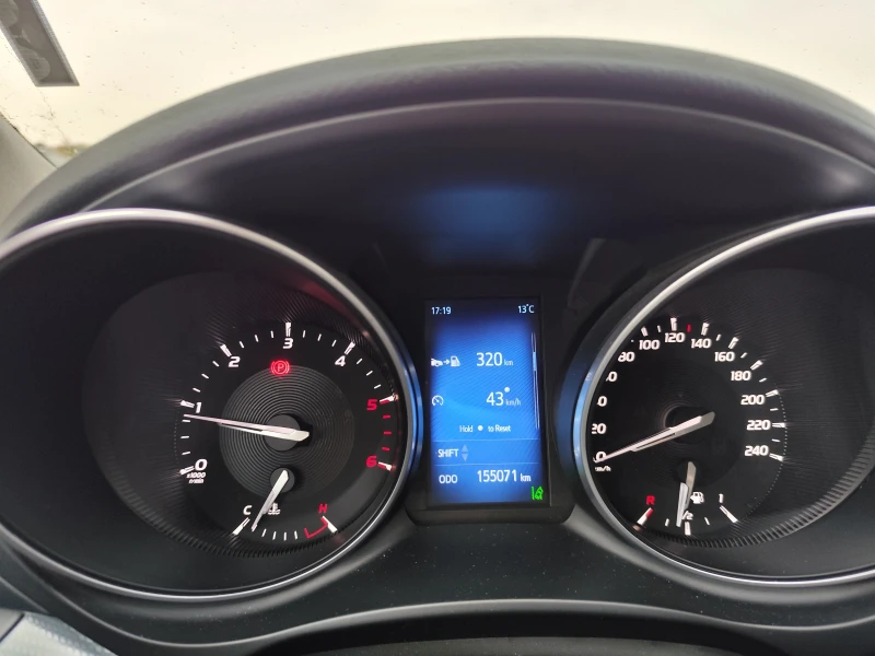 Toyota Avensis, снимка 8 - Автомобили и джипове - 52517073