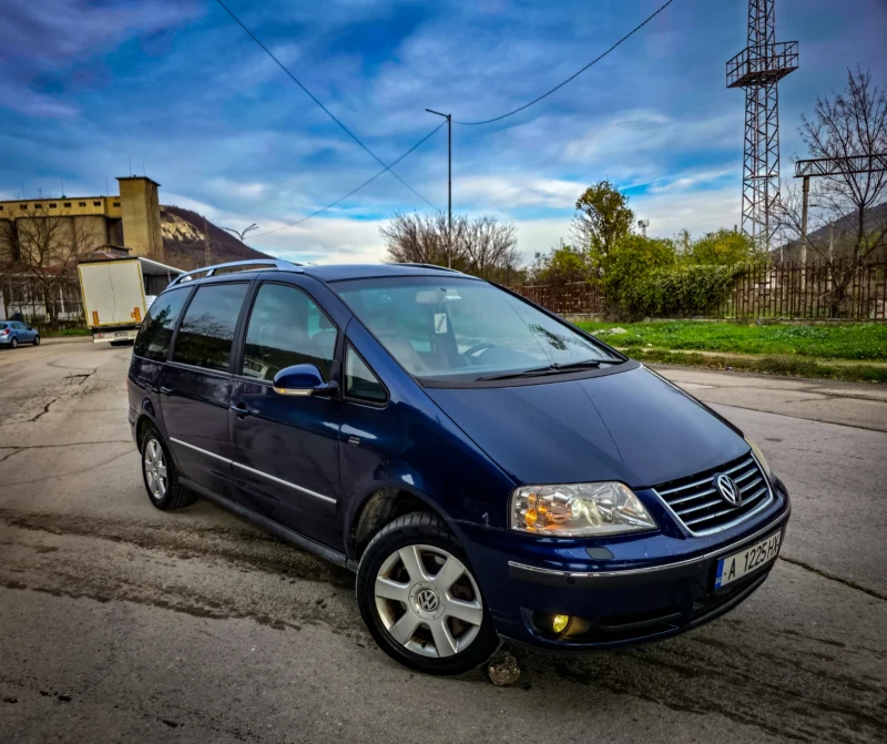 VW Sharan = 1.9tdi= 7места= КОЖА= NAVI= 6ск= 4motion= , снимка 2 - Автомобили и джипове - 52564016