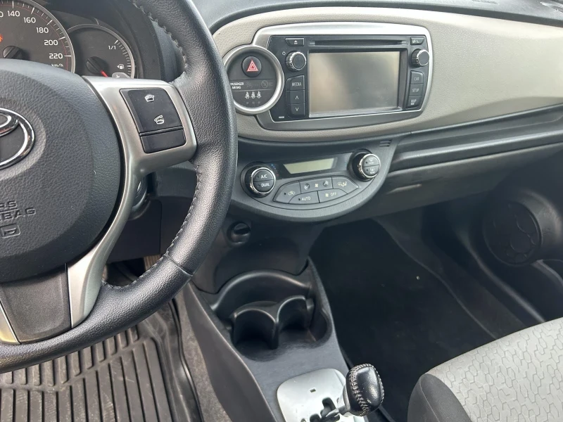 Toyota Yaris 1.4D4D, снимка 10 - Автомобили и джипове - 52850837