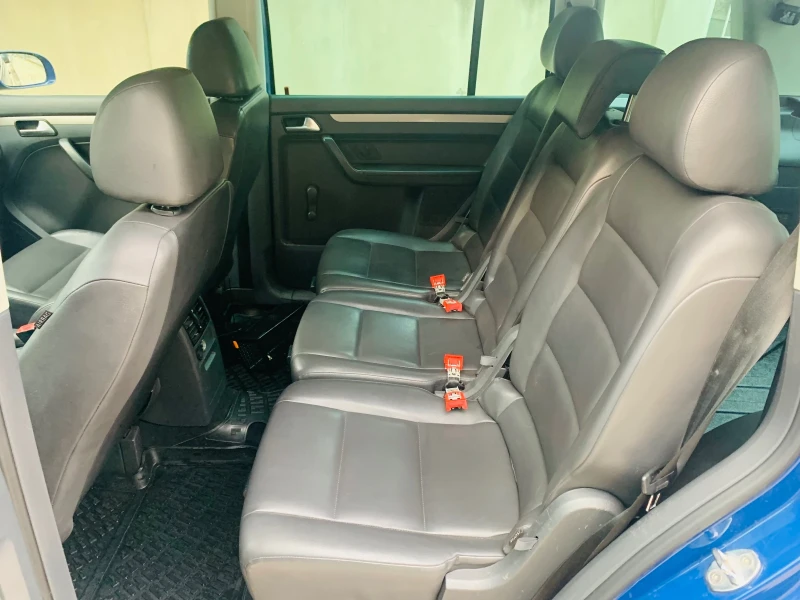 VW Touran 1.9 DSG, снимка 8 - Автомобили и джипове - 53432855
