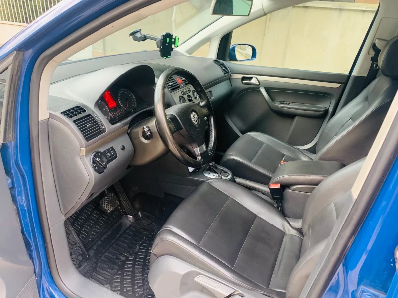 VW Touran 1.9 DSG, снимка 10 - Автомобили и джипове - 53432855