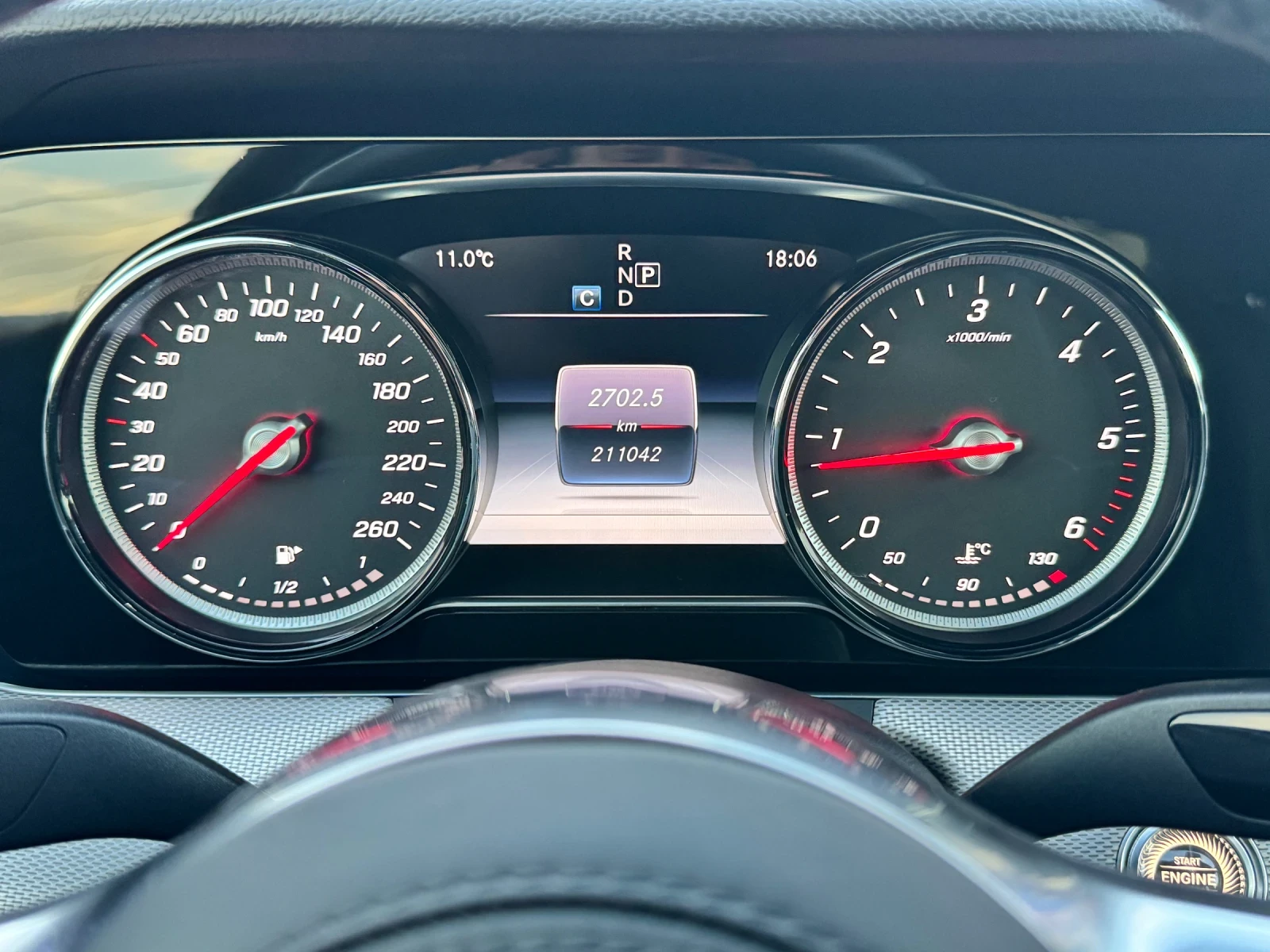 Mercedes-Benz E 220, снимка 13 - Автомобили и джипове - 53788860