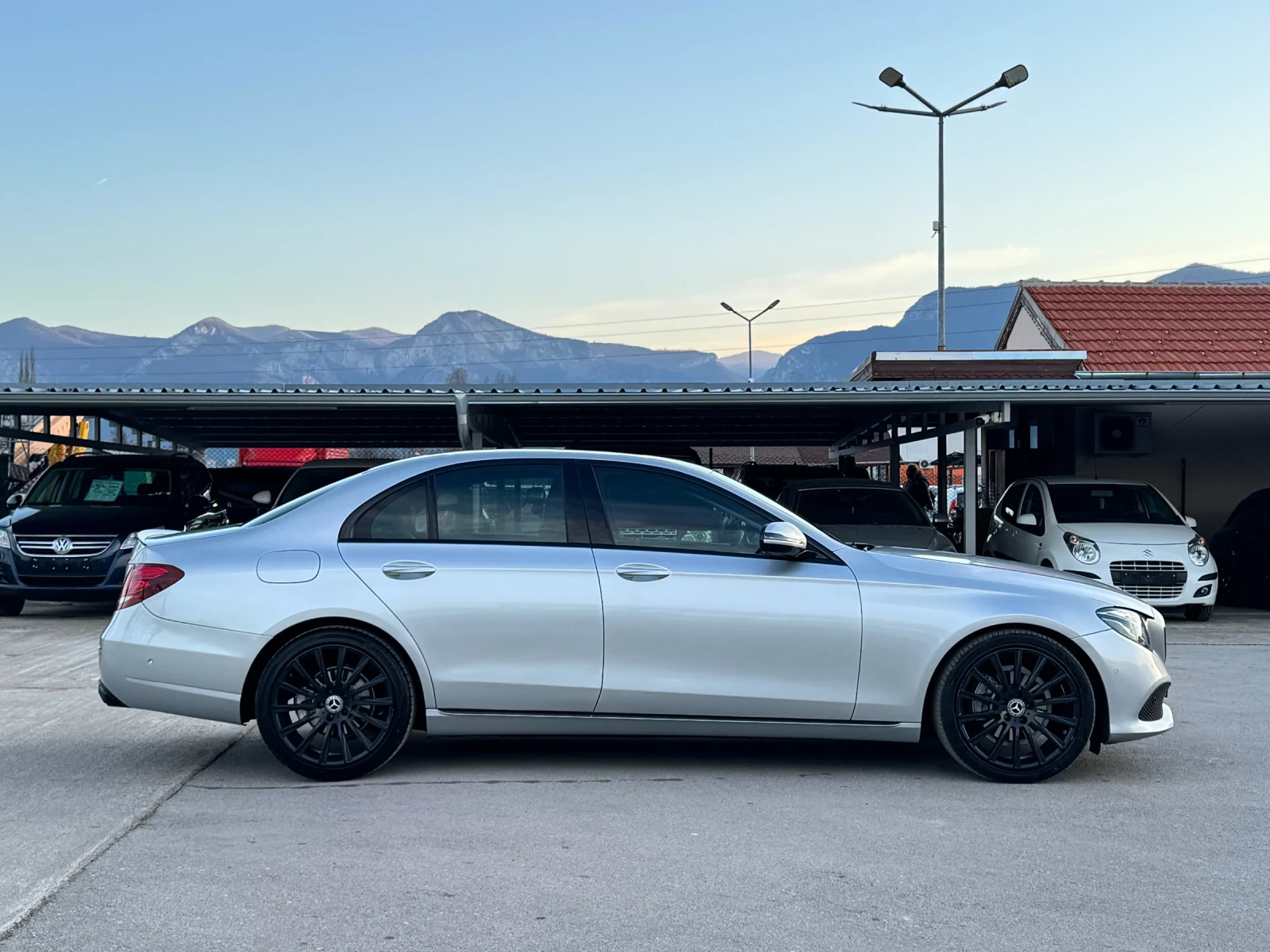 Mercedes-Benz E 220, снимка 4 - Автомобили и джипове - 53788860