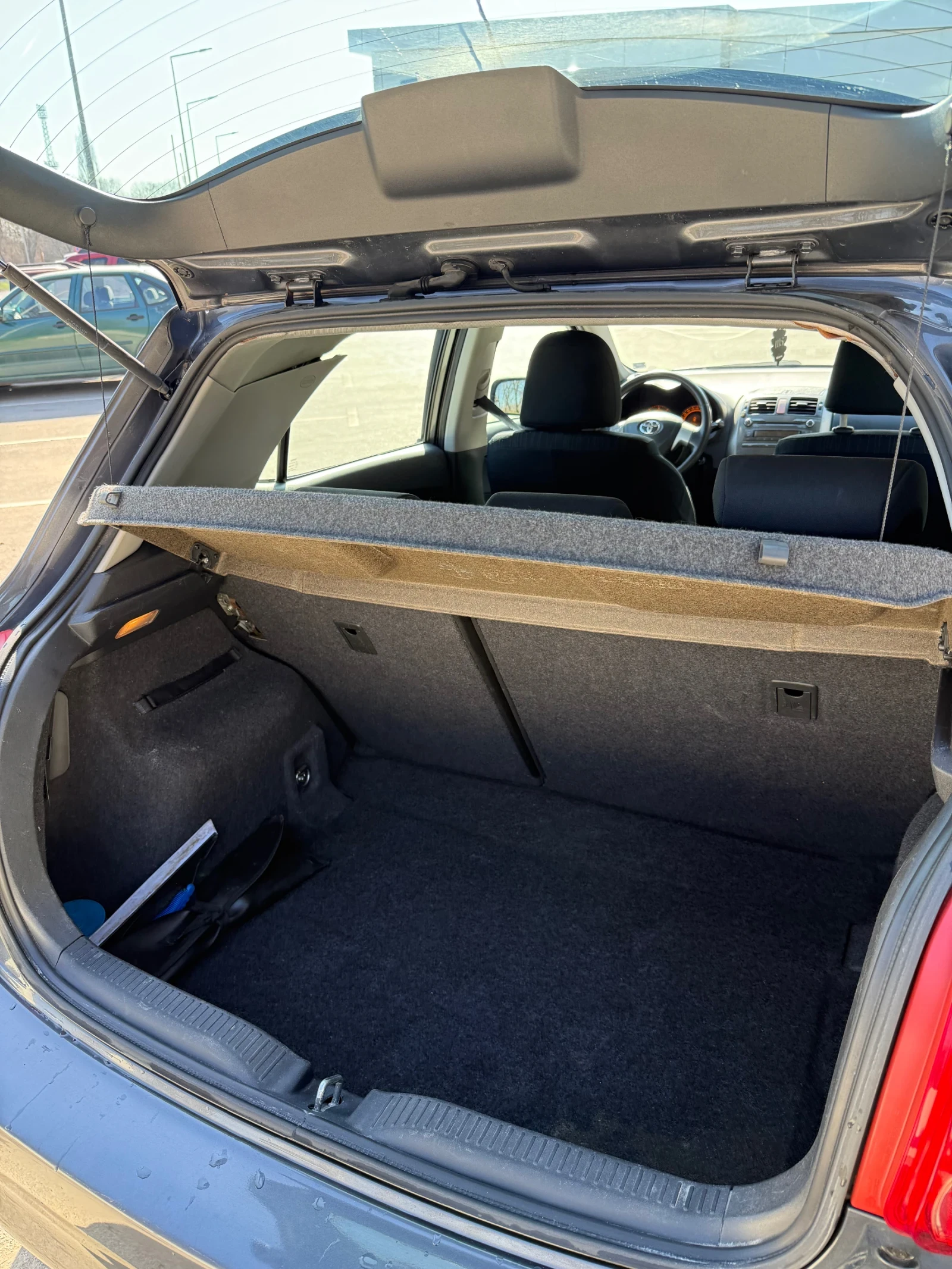 Toyota Auris 2.0 D4D, снимка 14 - Автомобили и джипове - 53831643