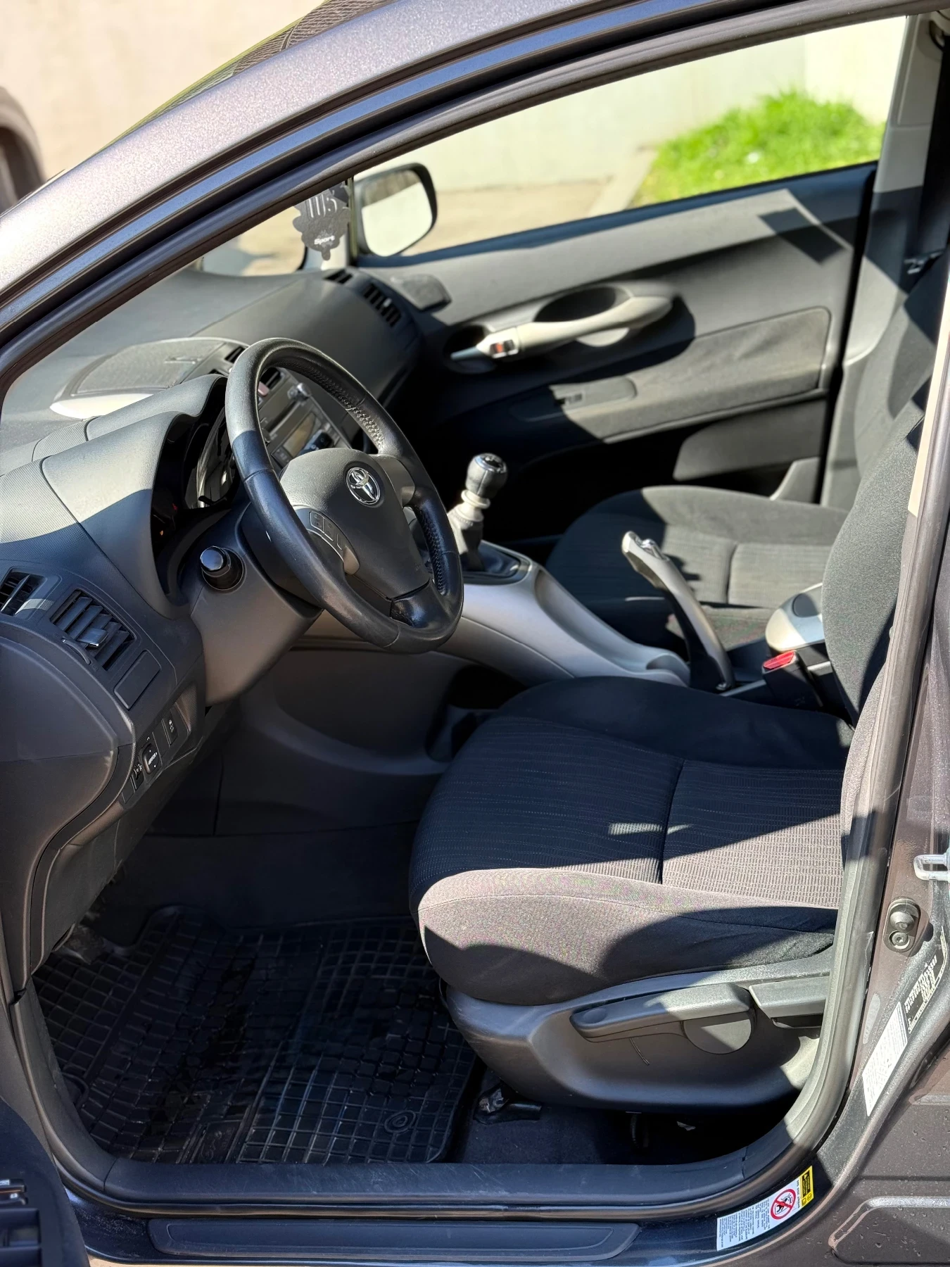 Toyota Auris 2.0 D4D, снимка 7 - Автомобили и джипове - 53831643