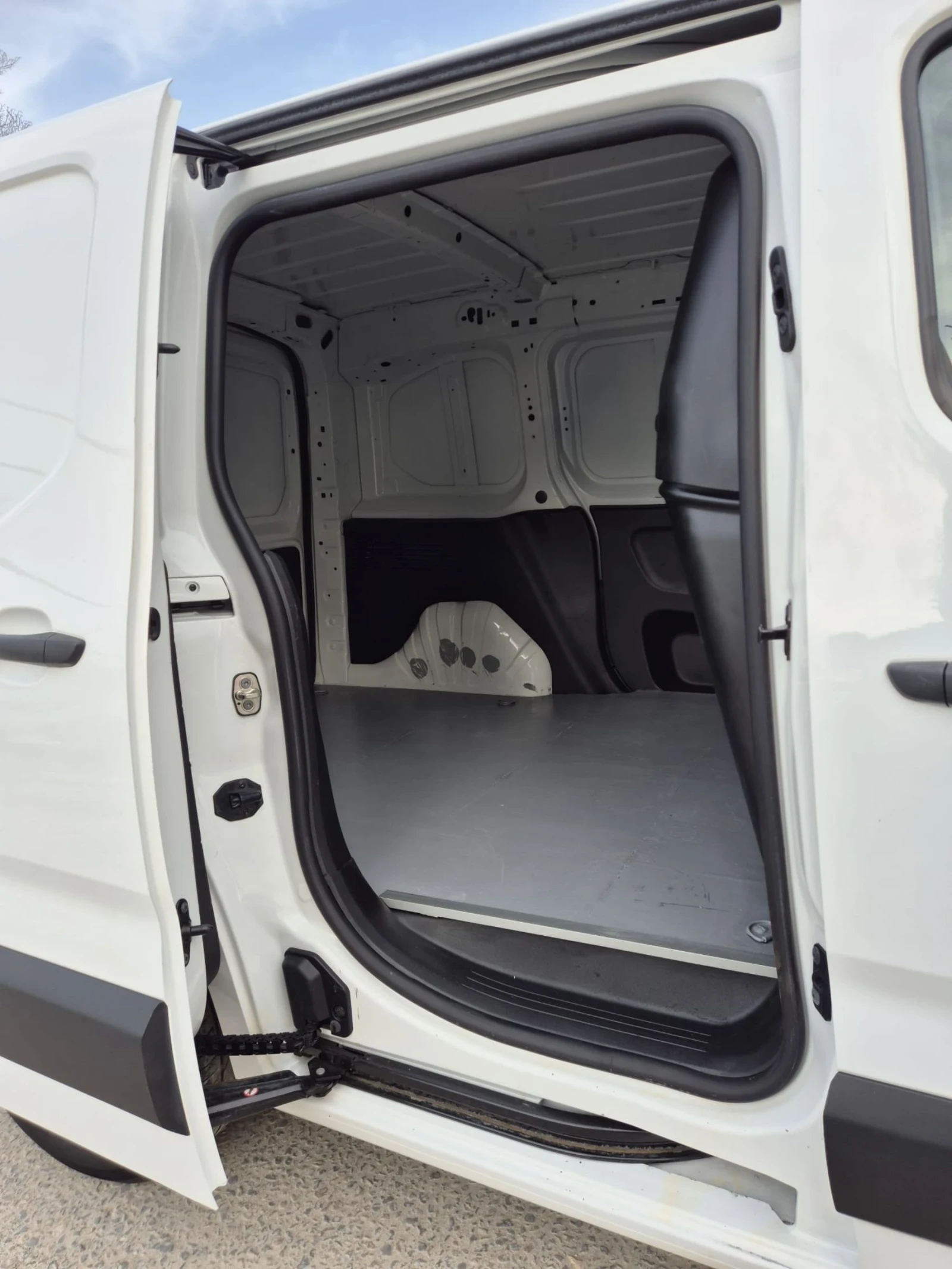 Opel Combo 1.6cdtI- Navi-kamera, снимка 14 - Автомобили и джипове - 54194254