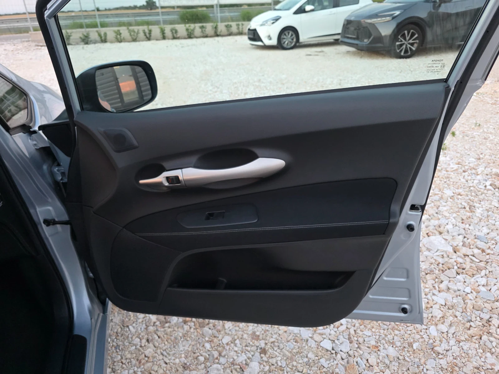 Toyota Auris 1.6 VVTI Евро 5 Автоматик Навигация Климатроник, снимка 7 - Автомобили и джипове - 55211828