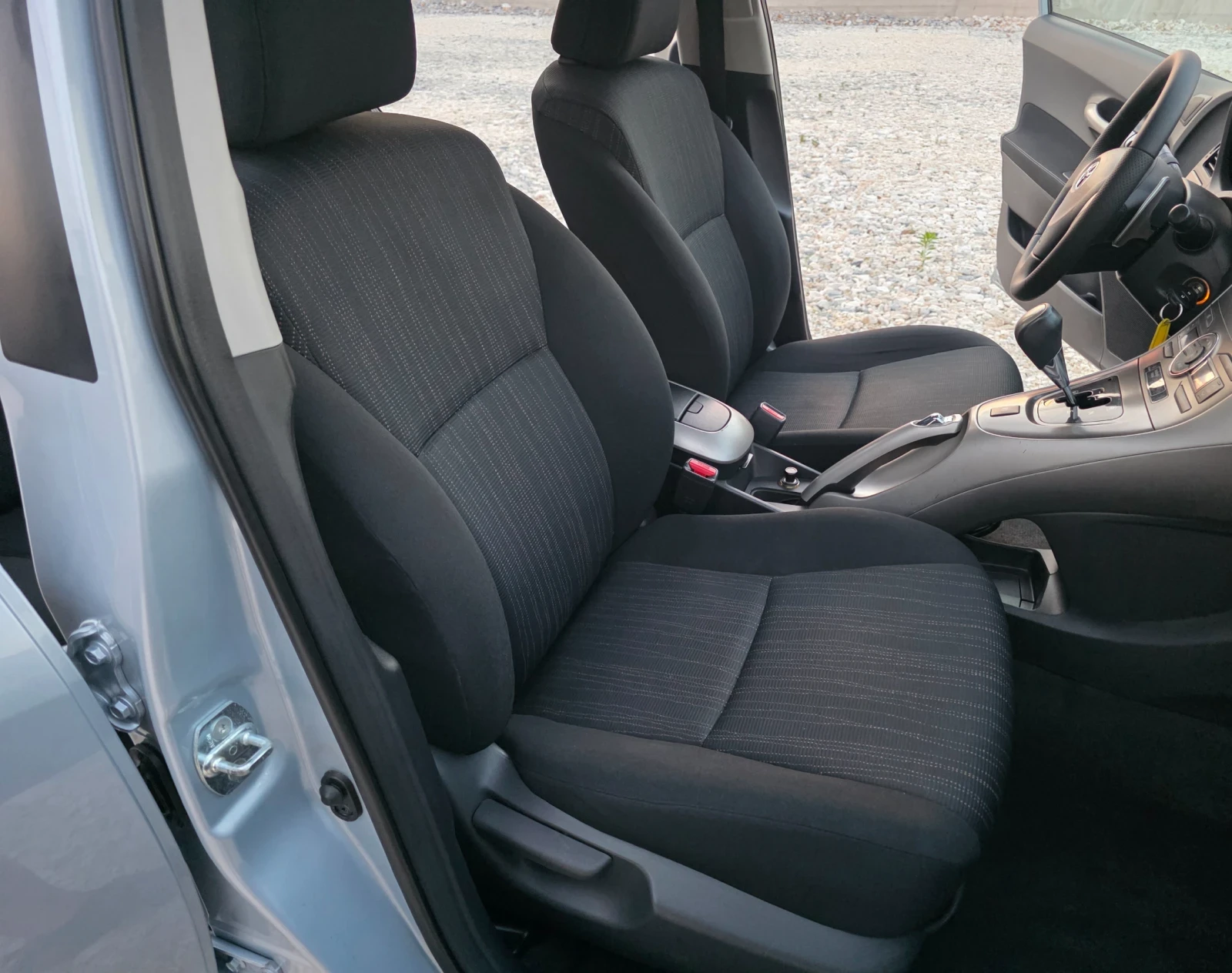 Toyota Auris 1.6 VVTI Евро 5 Автоматик Навигация Климатроник, снимка 8 - Автомобили и джипове - 55211828