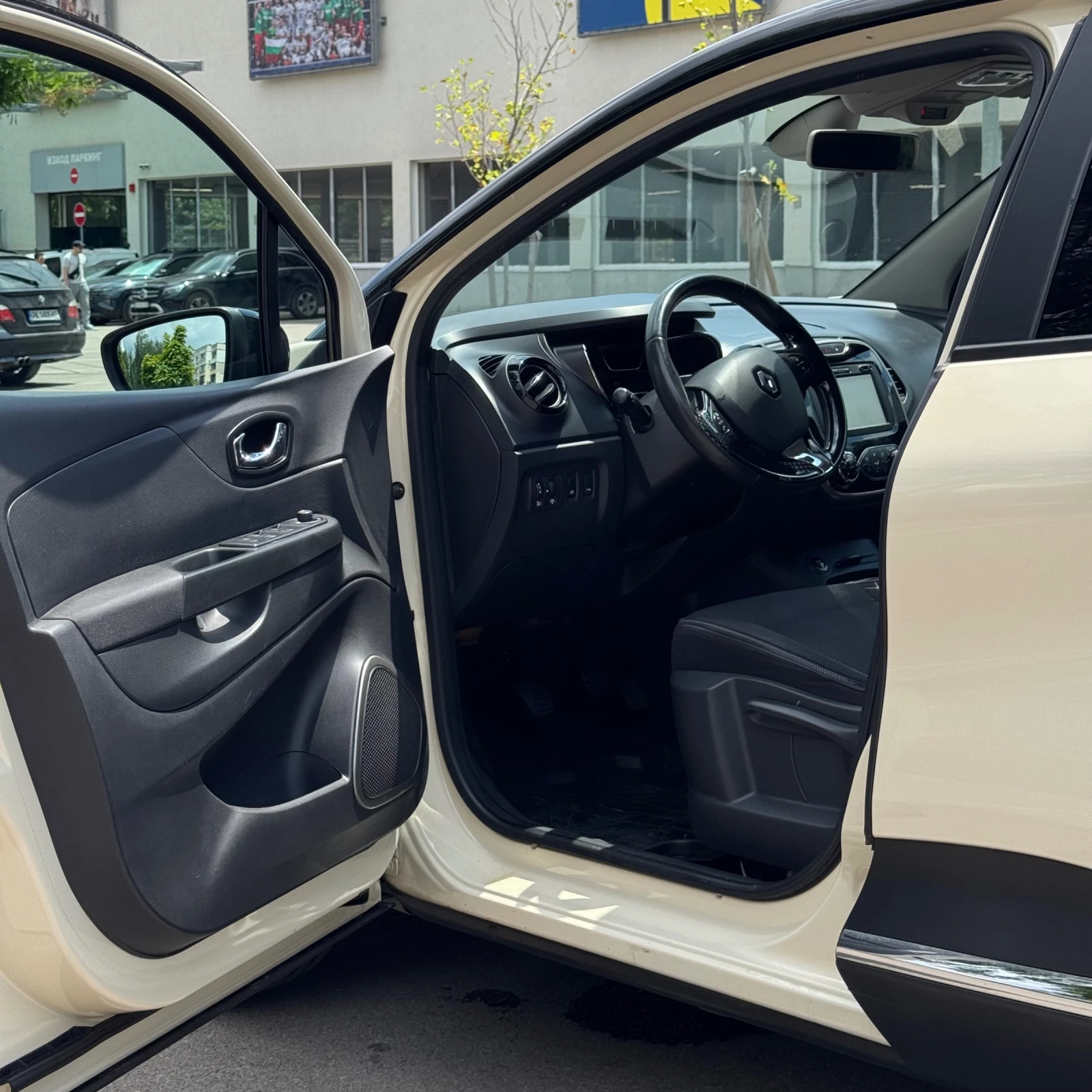 Renault Captur 0.9 TCe 90 к.с. | Keyless | Навигация , снимка 7 - Автомобили и джипове - 55298750