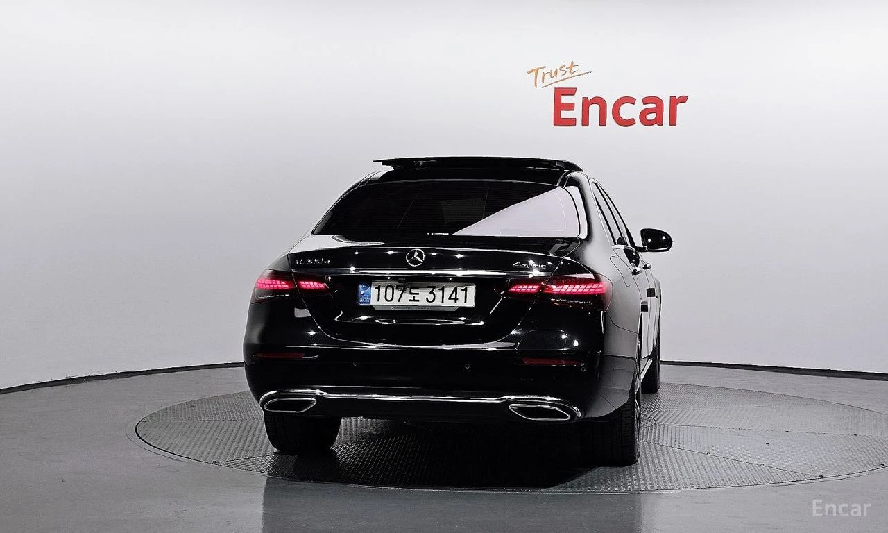 Mercedes-Benz E 300 EXCLUSIVE* HYBRID* 4MATIC* DIS* ОБДУХ* КРАЙНА ЦЕНА, снимка 3 - Автомобили и джипове - 55446805