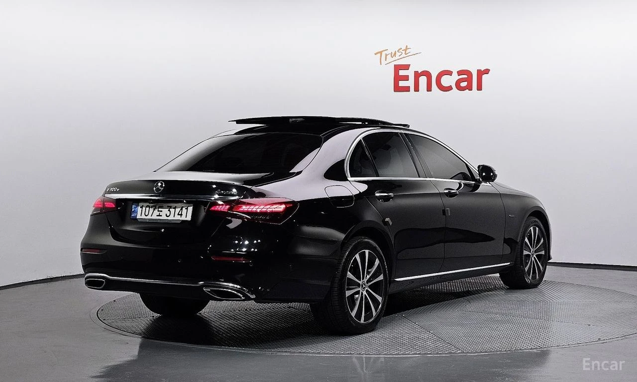 Mercedes-Benz E 300 EXCLUSIVE* HYBRID* 4MATIC* DIS* ОБДУХ* КРАЙНА ЦЕНА, снимка 4 - Автомобили и джипове - 55446805