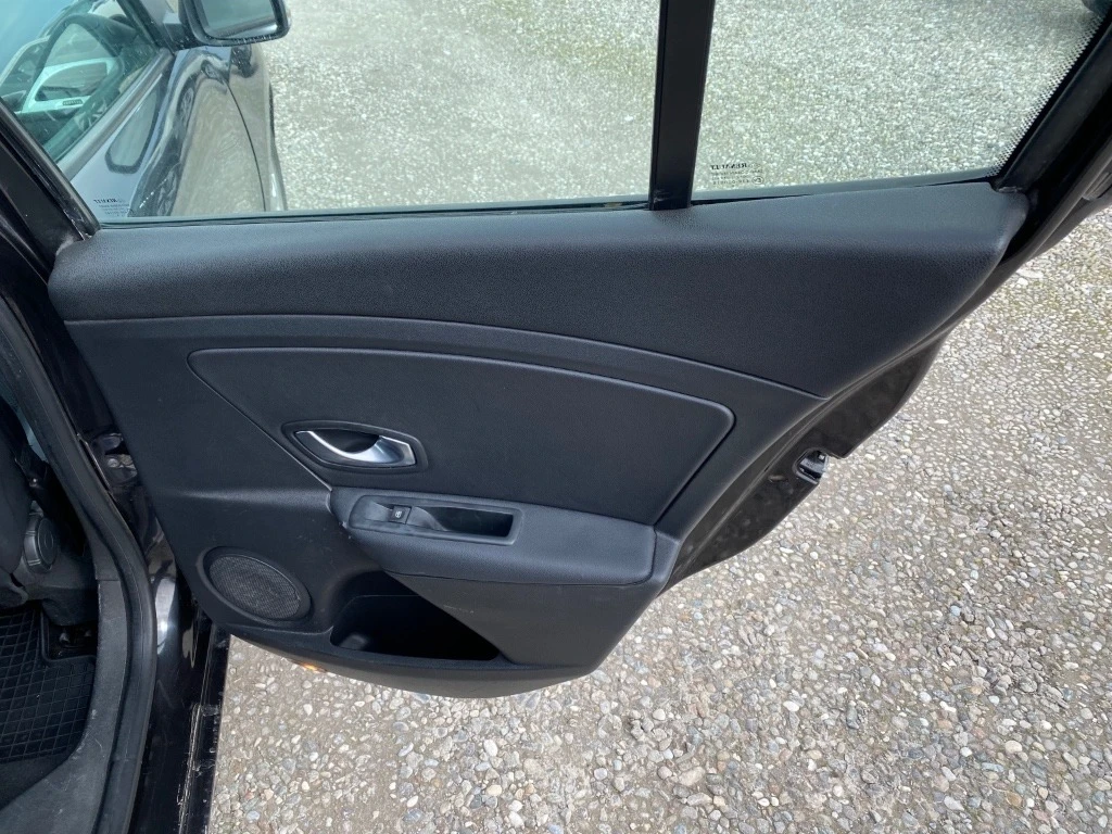 Renault Megane 1.5 DCI, снимка 2 - Автомобили и джипове - 55692707