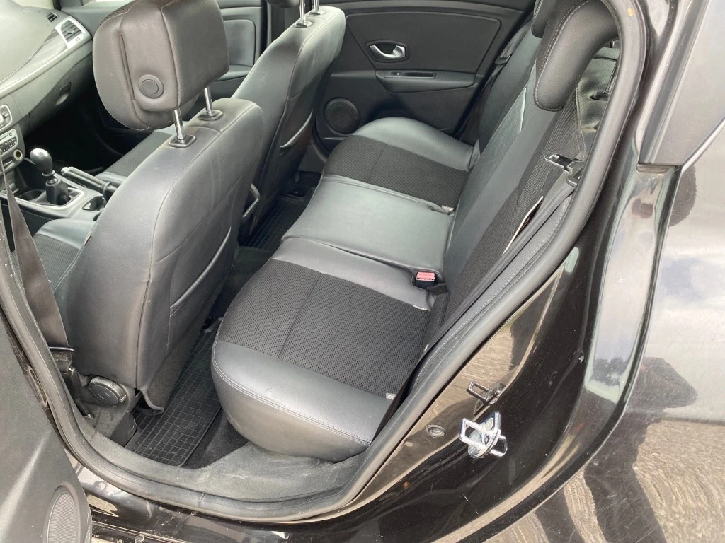 Renault Megane 1.5 DCI, снимка 8 - Автомобили и джипове - 55692707