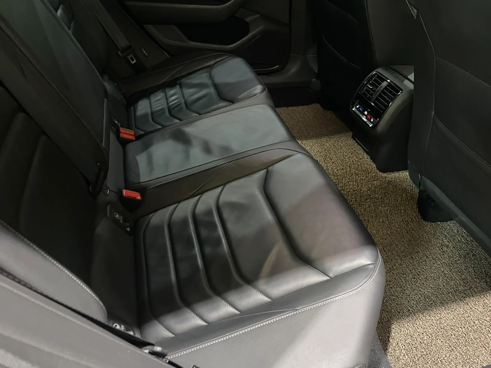 VW Arteon 2.0 TDI ! Prestige !, снимка 13 - Автомобили и джипове - 55703631