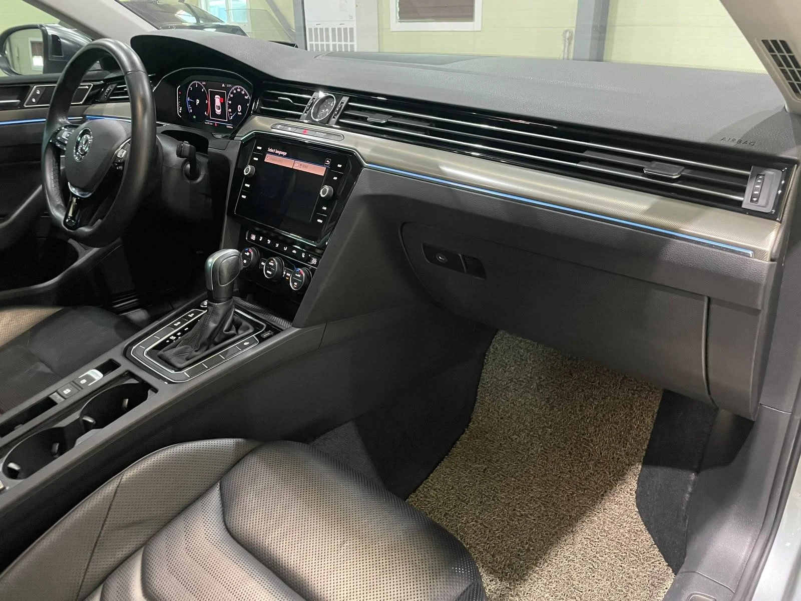 VW Arteon 2.0 TDI ! Prestige !, снимка 11 - Автомобили и джипове - 55703631