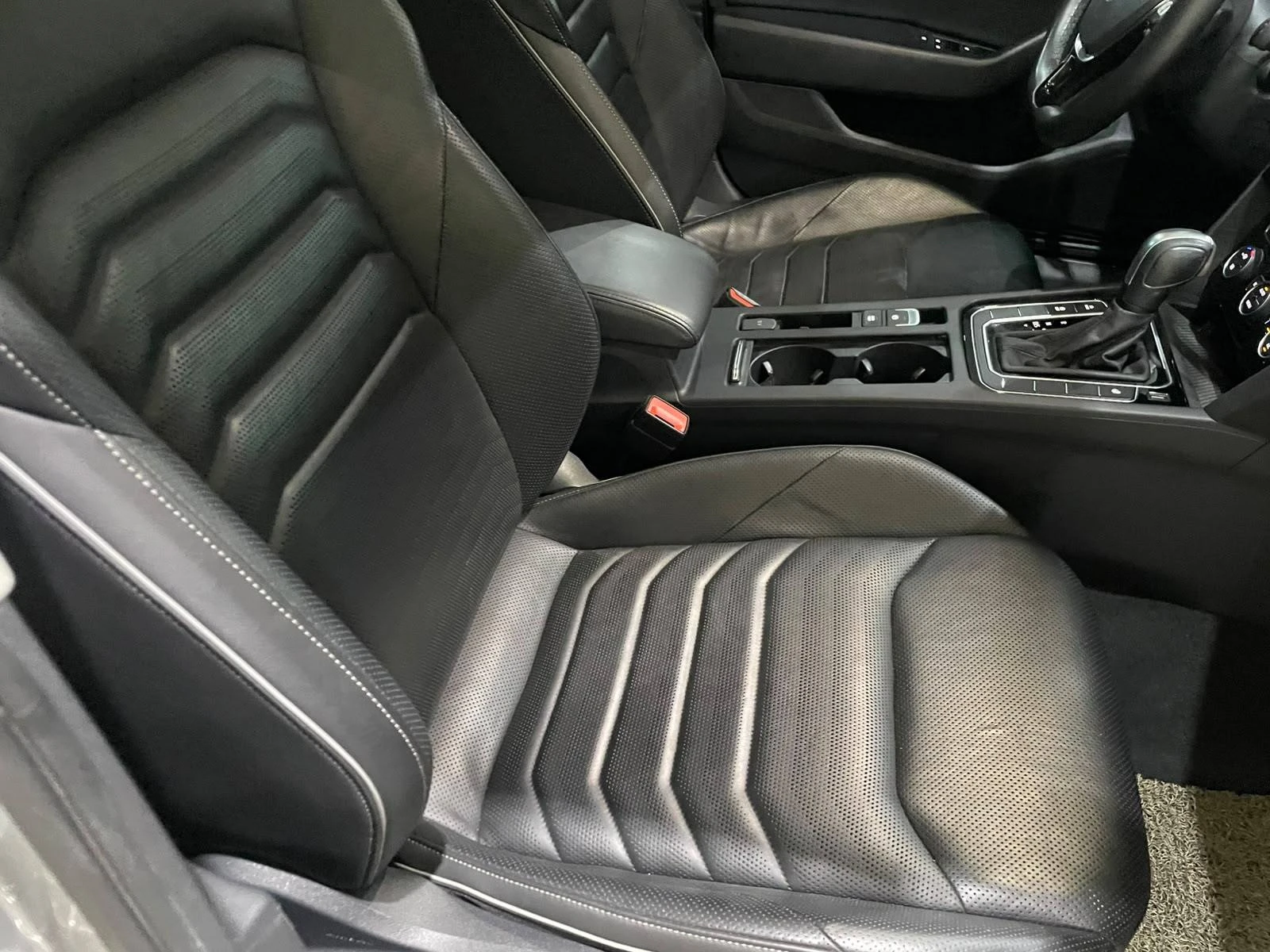 VW Arteon 2.0 TDI ! Prestige !, снимка 10 - Автомобили и джипове - 55703631