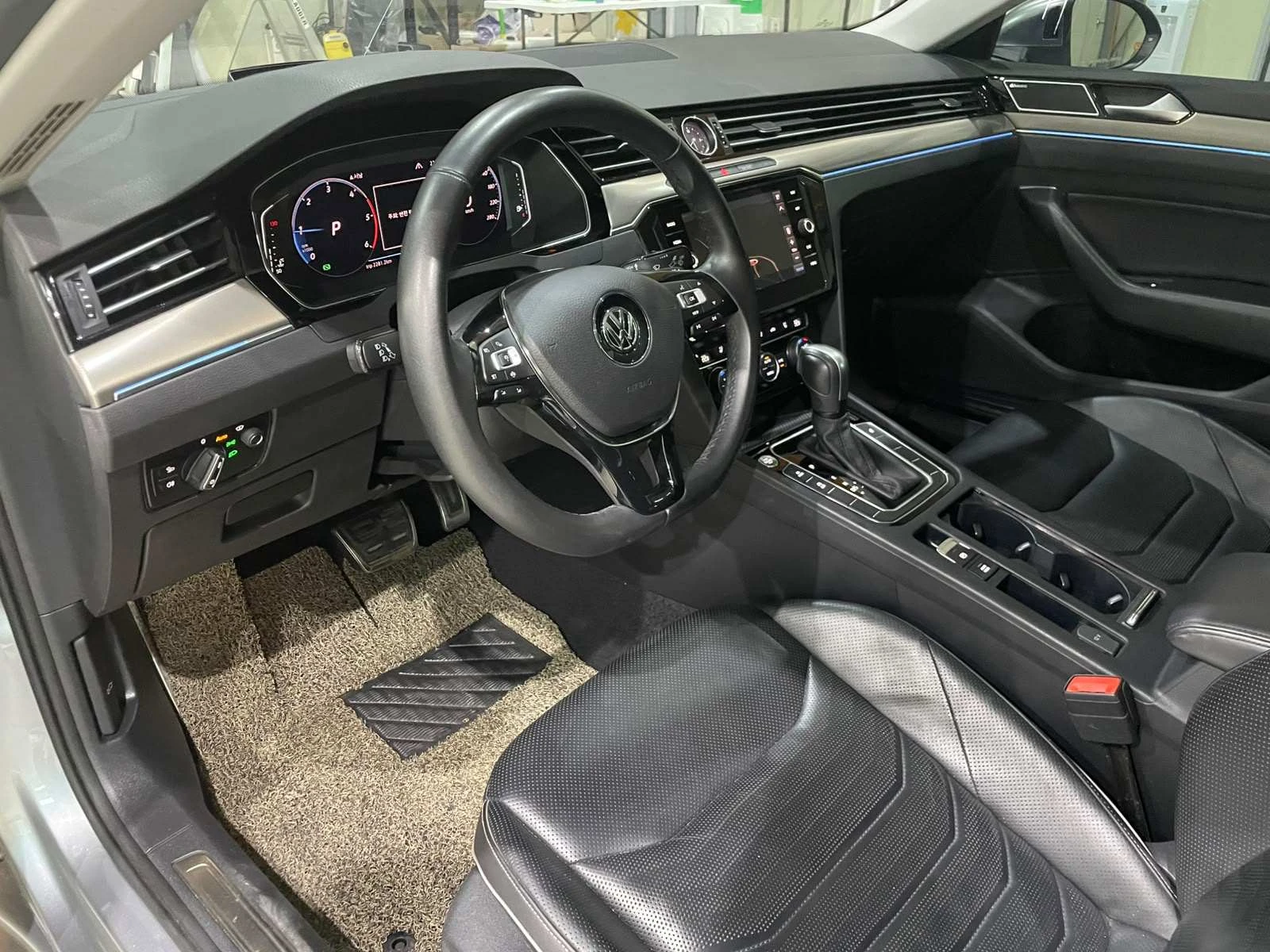 VW Arteon 2.0 TDI ! Prestige !, снимка 8 - Автомобили и джипове - 55703631