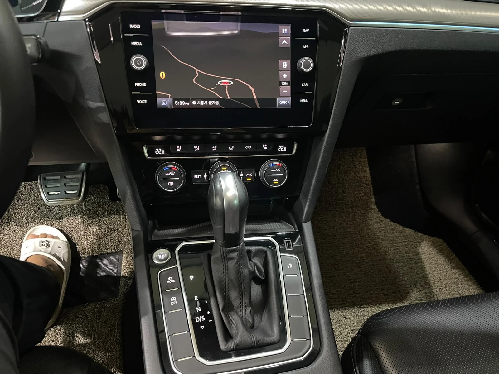 VW Arteon 2.0 TDI ! Prestige !, снимка 16 - Автомобили и джипове - 55703631