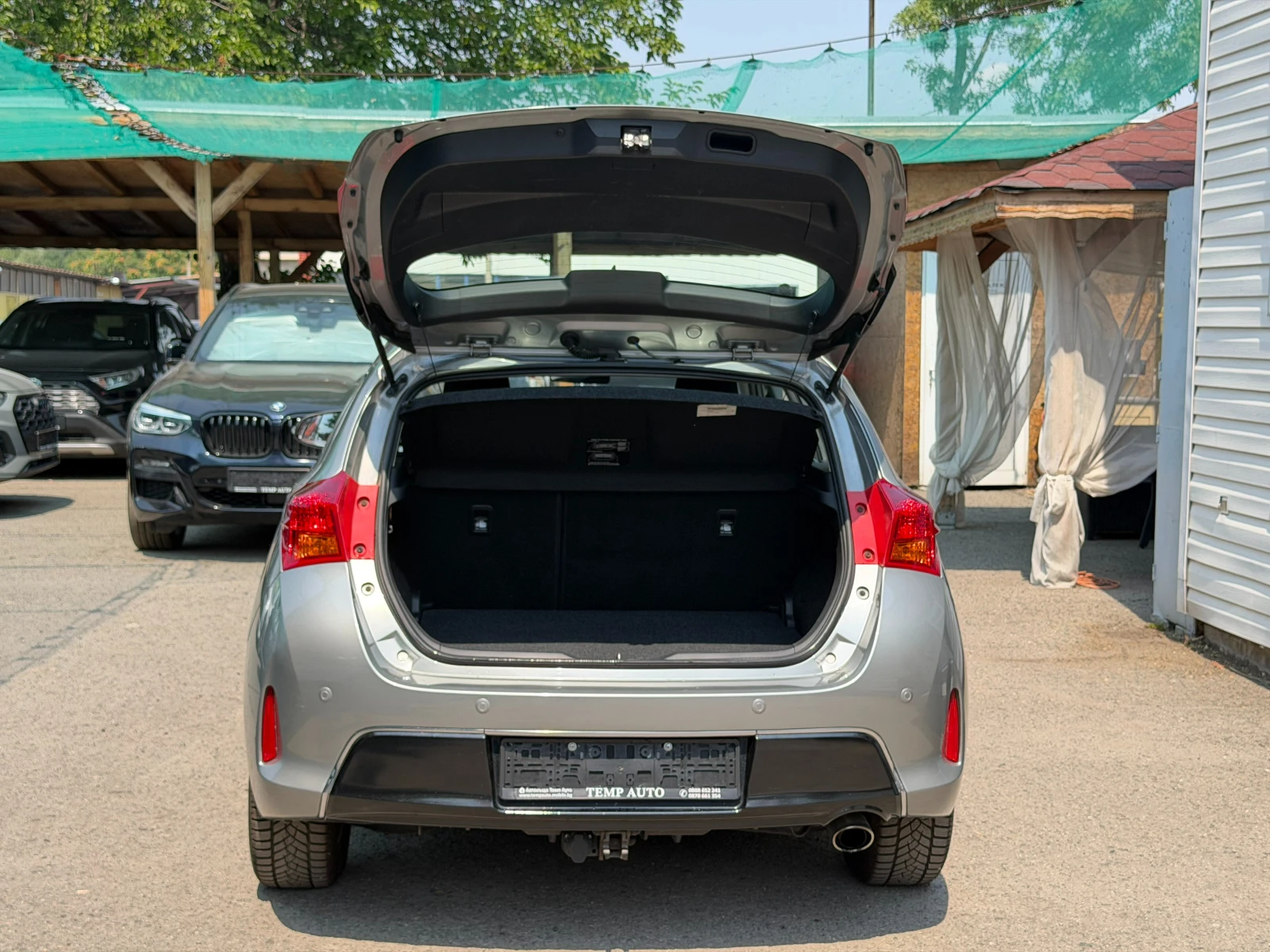 Toyota Auris 1.6i ПЪЛНА СЕРВИЗНА ИСТОРИЯ В ТОЙОТА, снимка 6 - Автомобили и джипове - 55728588