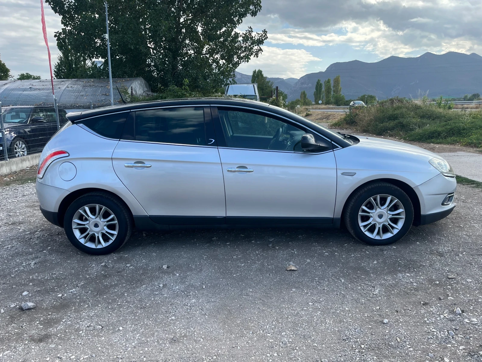 Lancia Delta 1.6m-jet-105-ITALIA, снимка 4 - Автомобили и джипове - 55881559