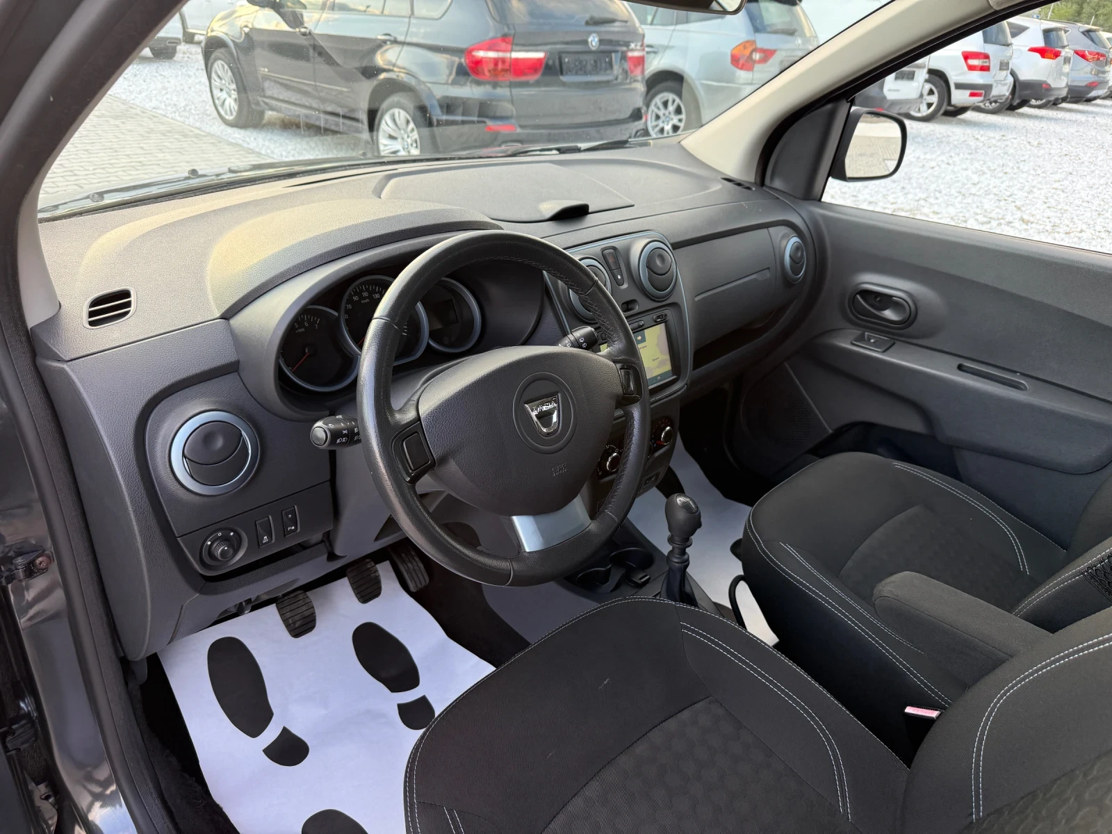 Dacia Lodgy 1.5DCI STEPWAY NAVI 7 МЕСТА, снимка 9 - Автомобили и джипове - 55942672