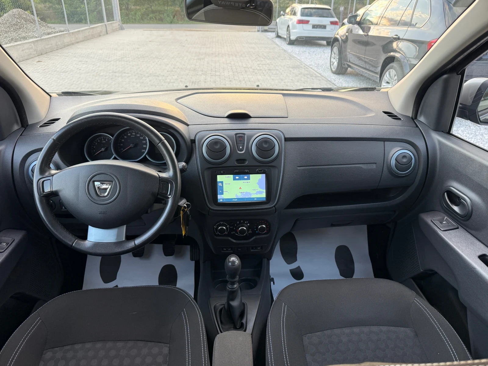 Dacia Lodgy 1.5DCI STEPWAY NAVI 7 МЕСТА, снимка 14 - Автомобили и джипове - 55942672