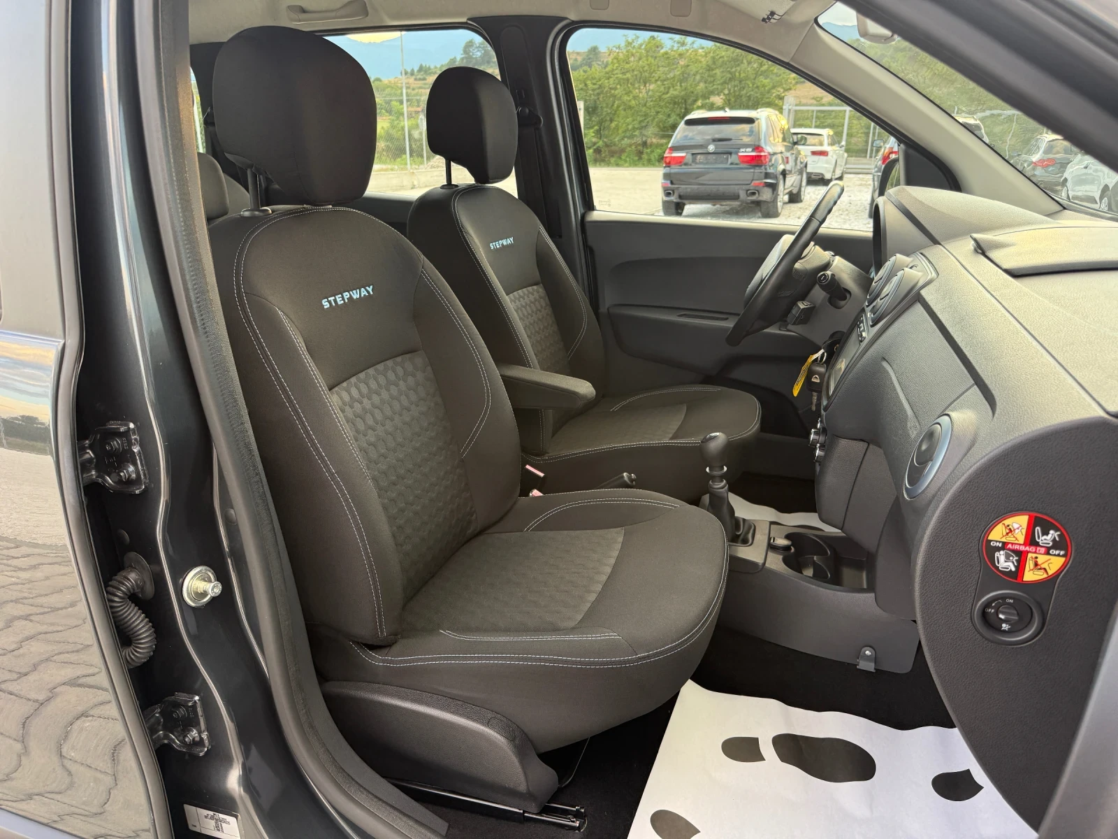 Dacia Lodgy 1.5DCI STEPWAY NAVI 7 МЕСТА, снимка 13 - Автомобили и джипове - 55942672