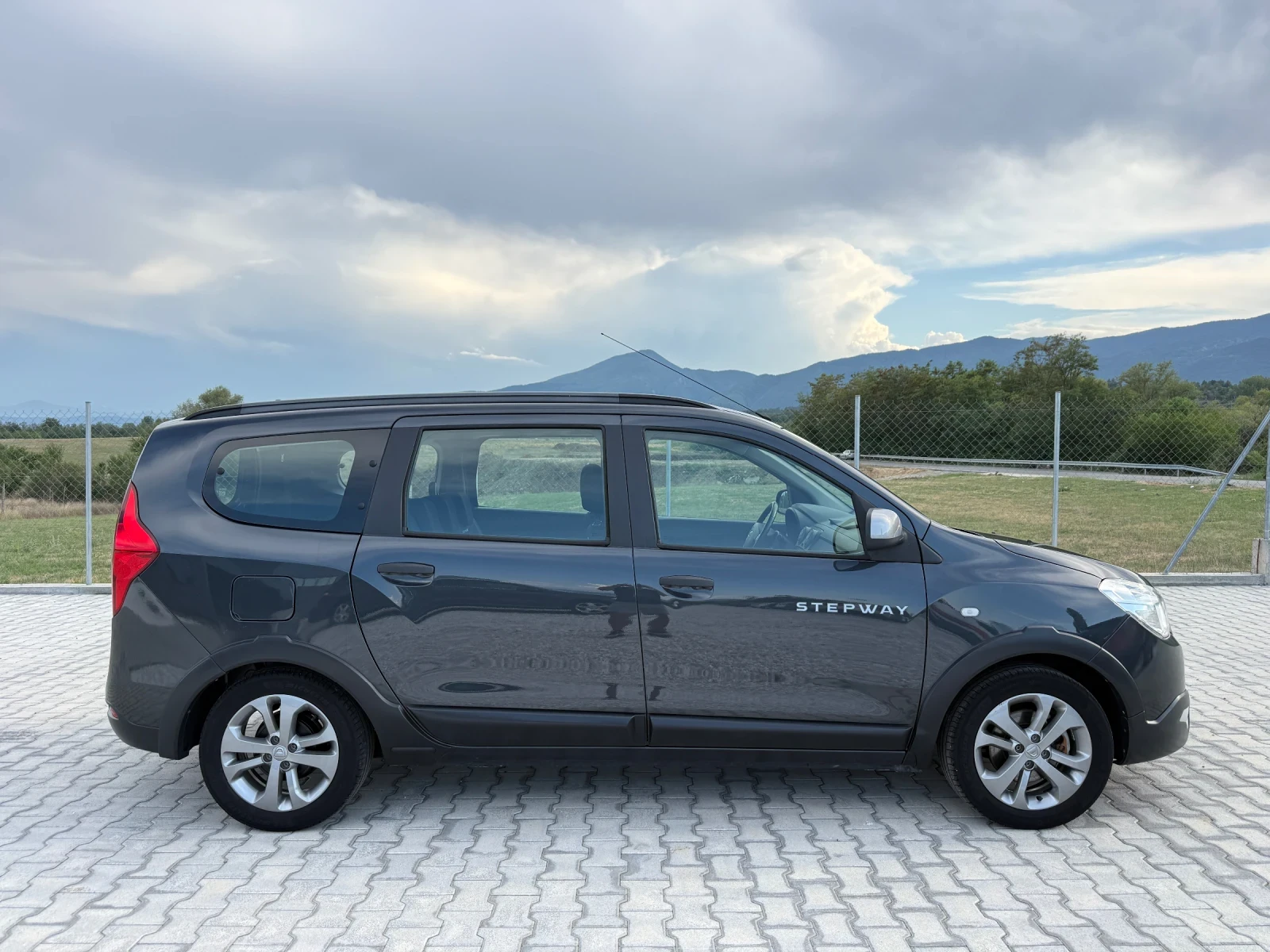Dacia Lodgy 1.5DCI STEPWAY NAVI 7 МЕСТА, снимка 7 - Автомобили и джипове - 55942672