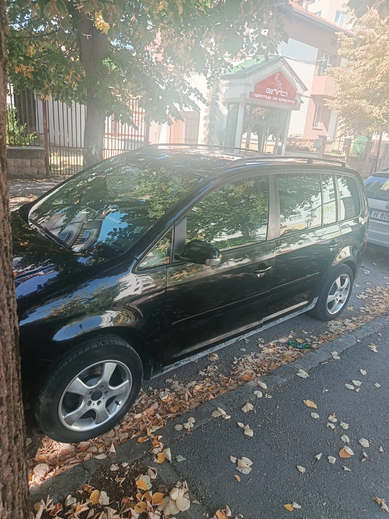 VW Touran, снимка 4 - Автомобили и джипове - 56603955