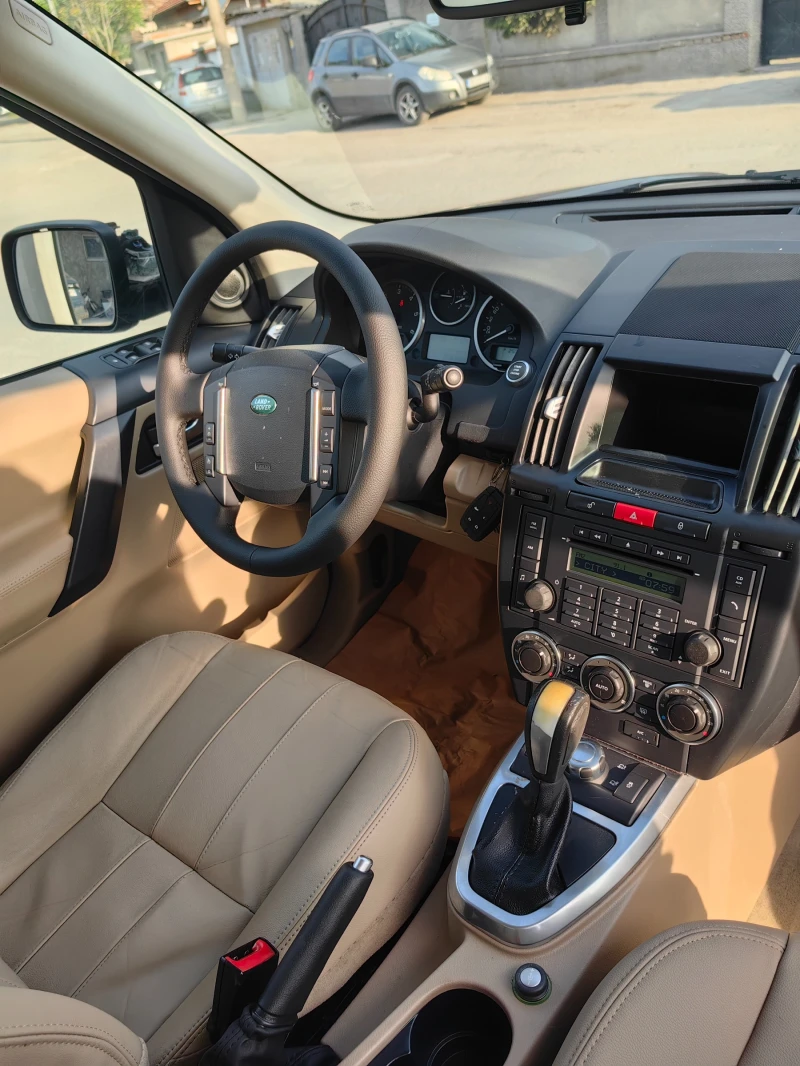 Land Rover Freelander 2.2D 190кс. Автомат 4Х4, снимка 10 - Автомобили и джипове - 50181676