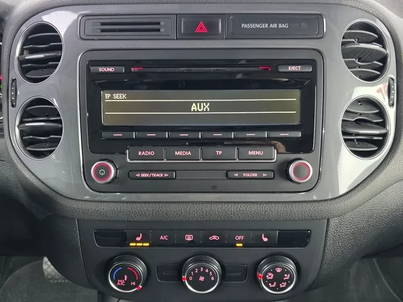 VW Tiguan 2.0 TDI, снимка 14 - Автомобили и джипове - 54302800