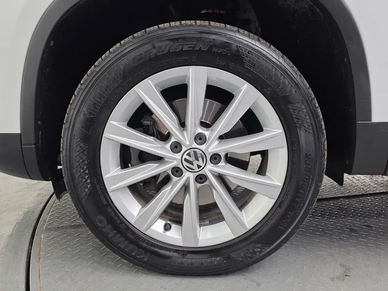 VW Tiguan 2.0 TDI, снимка 5 - Автомобили и джипове - 54302800