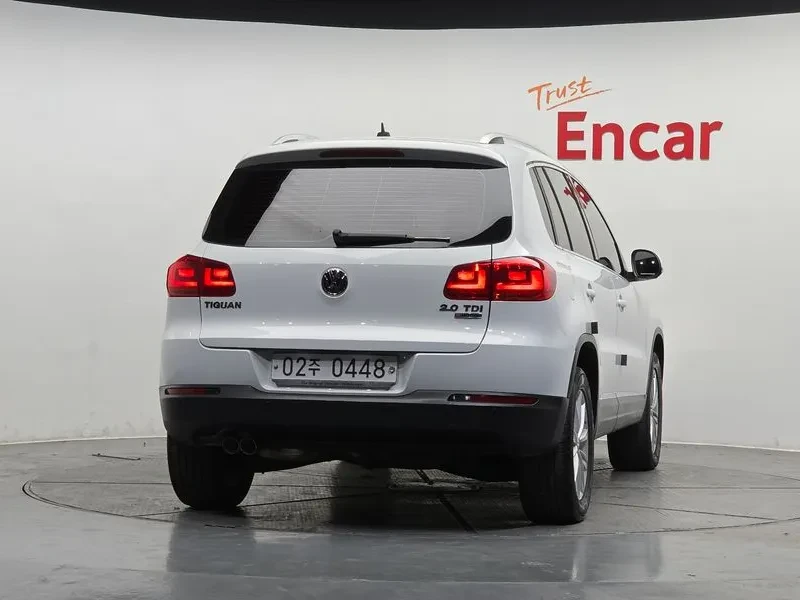 VW Tiguan 2.0 TDI, снимка 4 - Автомобили и джипове - 54302800