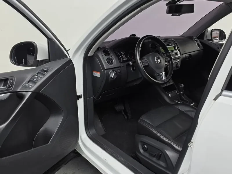VW Tiguan 2.0 TDI, снимка 10 - Автомобили и джипове - 54302800