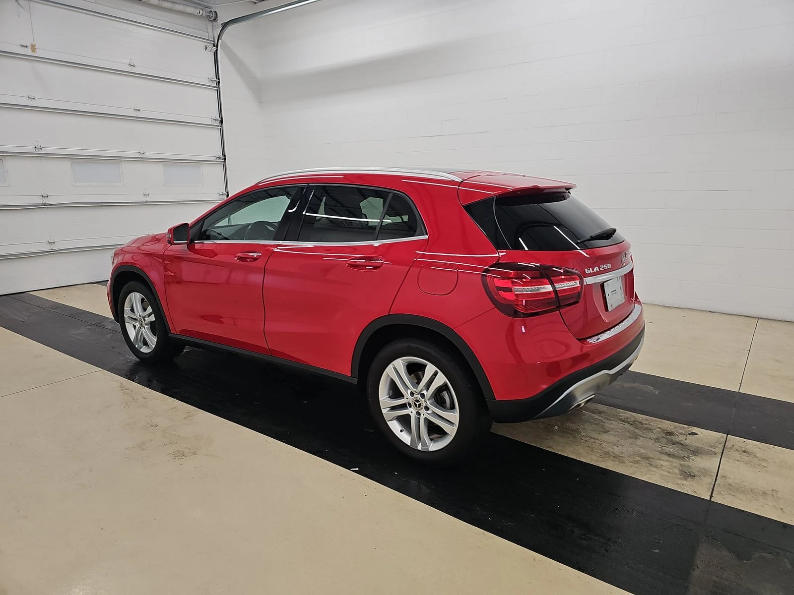 Mercedes-Benz GLA 2018* HARMAN* KEYLESS GO* PANO* КАМЕРА* М.ТОЧКА* П - изображение 5