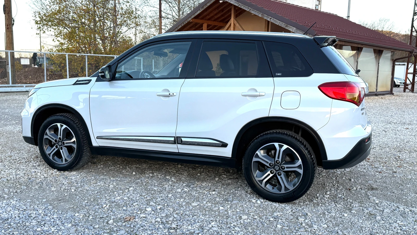 Suzuki Vitara 1.6DDIS-4X4-ДИСТРОНИК-КАМЕРА-КОЖА-NAVI-LED-EURO 6B - изображение 6