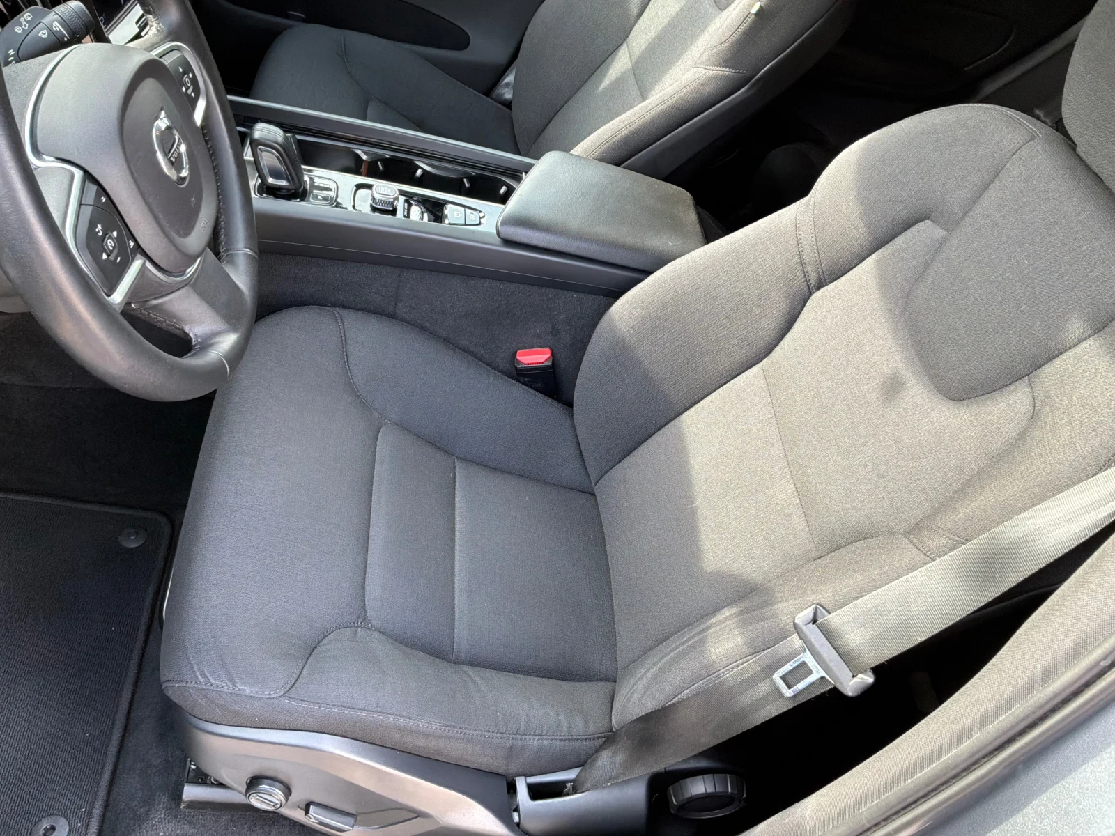 Volvo XC60 2.0 Hybrid 4х4 2021г. 8ск. 197к.с - изображение 8