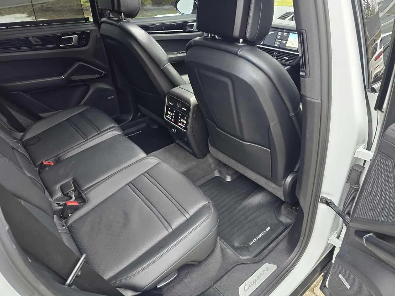 Porsche Cayenne  CARFAX, снимка 14 - Автомобили и джипове - 54662299