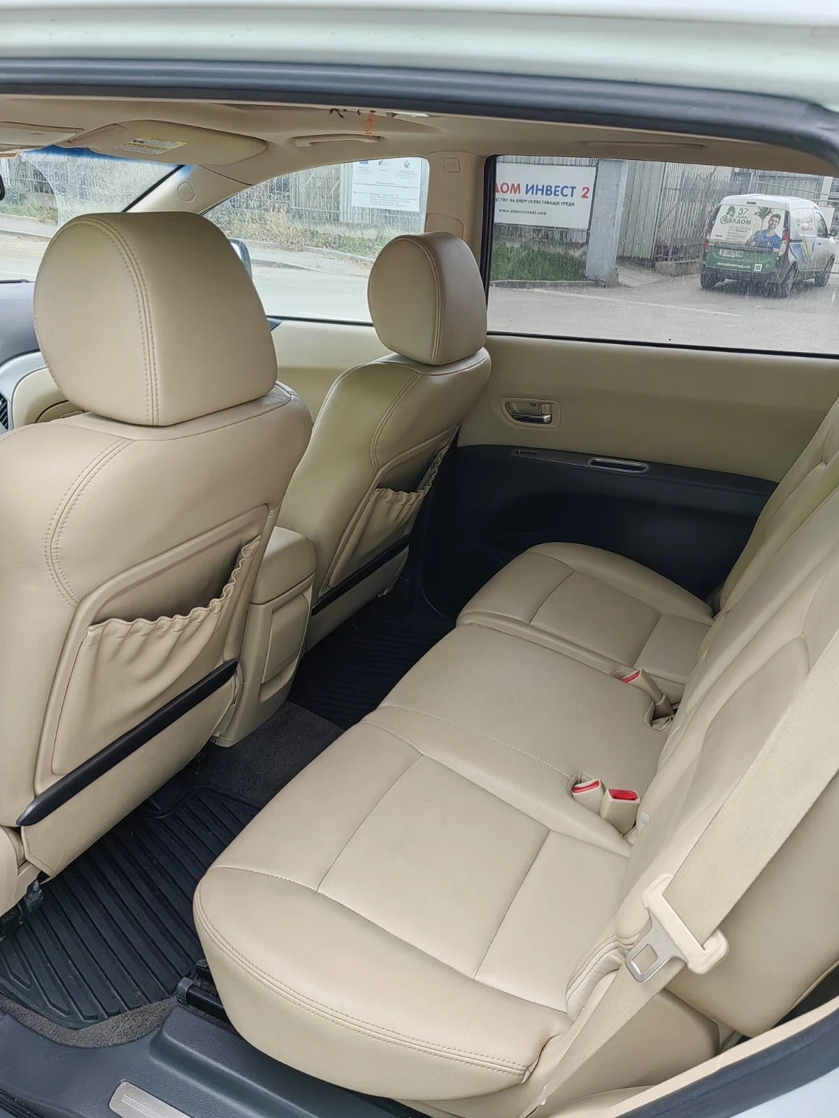 Subaru B10 Tribeka Limited Газ/Бензин, снимка 8 - Автомобили и джипове - 54973552