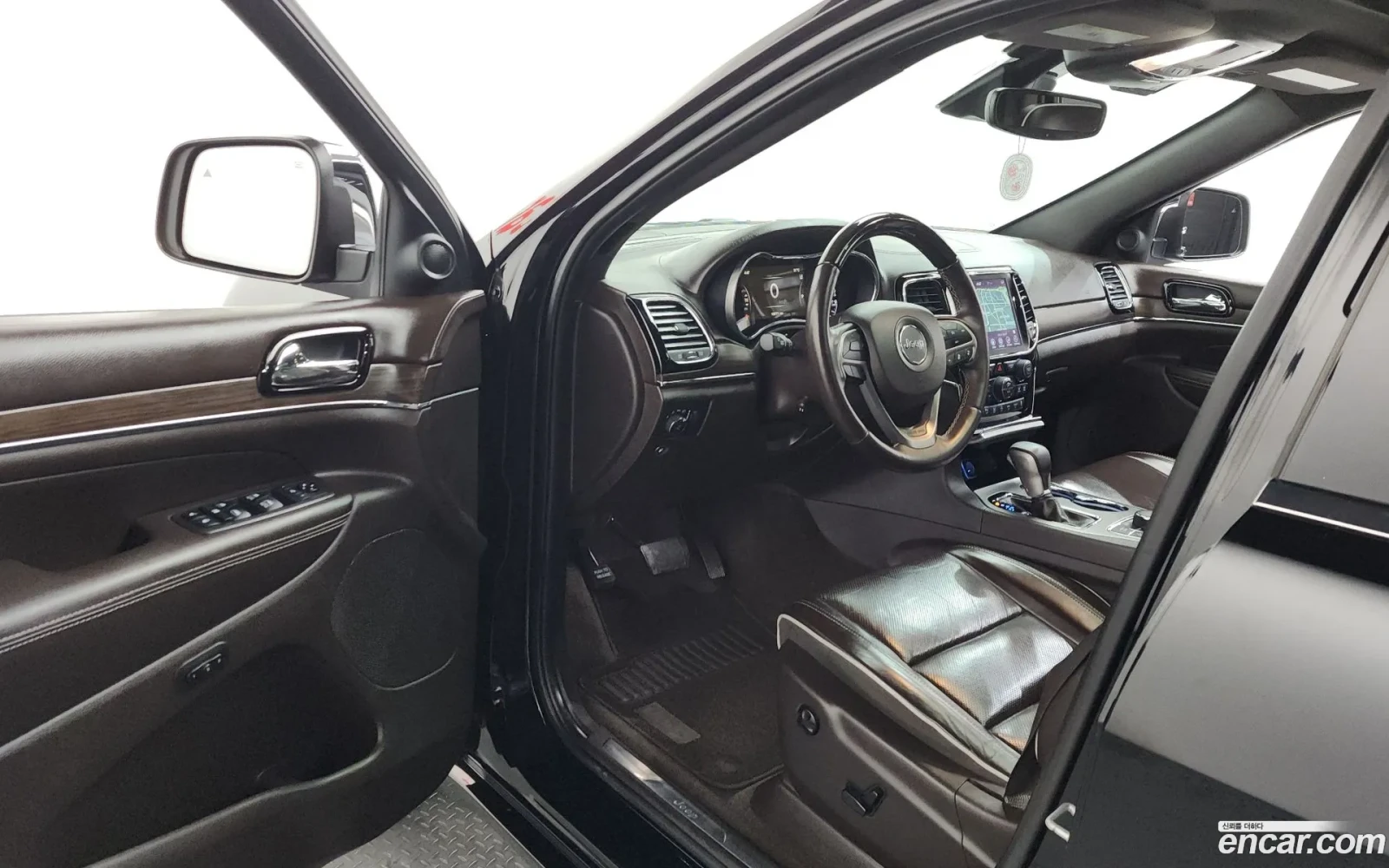 Jeep Grand cherokee OVERLAND 4X4 3.6 8ZF ДИСТРОНИК ОБДУХВАНЕ CARPLAY, снимка 6 - Автомобили и джипове - 55484011