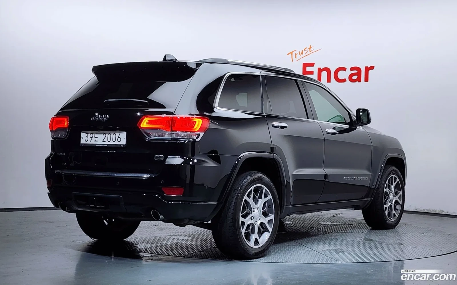 Jeep Grand cherokee OVERLAND 4X4 3.6 8ZF ДИСТРОНИК ОБДУХВАНЕ CARPLAY, снимка 3 - Автомобили и джипове - 55484011
