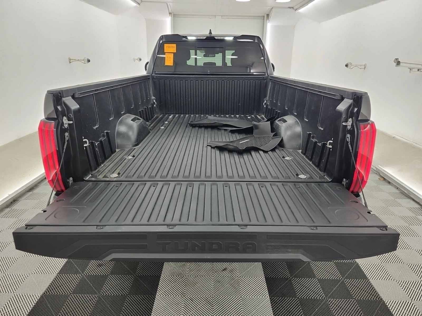 Toyota Tundra * SR5 CREW CAB LONG BED * 4WD * CARFAX * , снимка 13 - Автомобили и джипове - 56120728