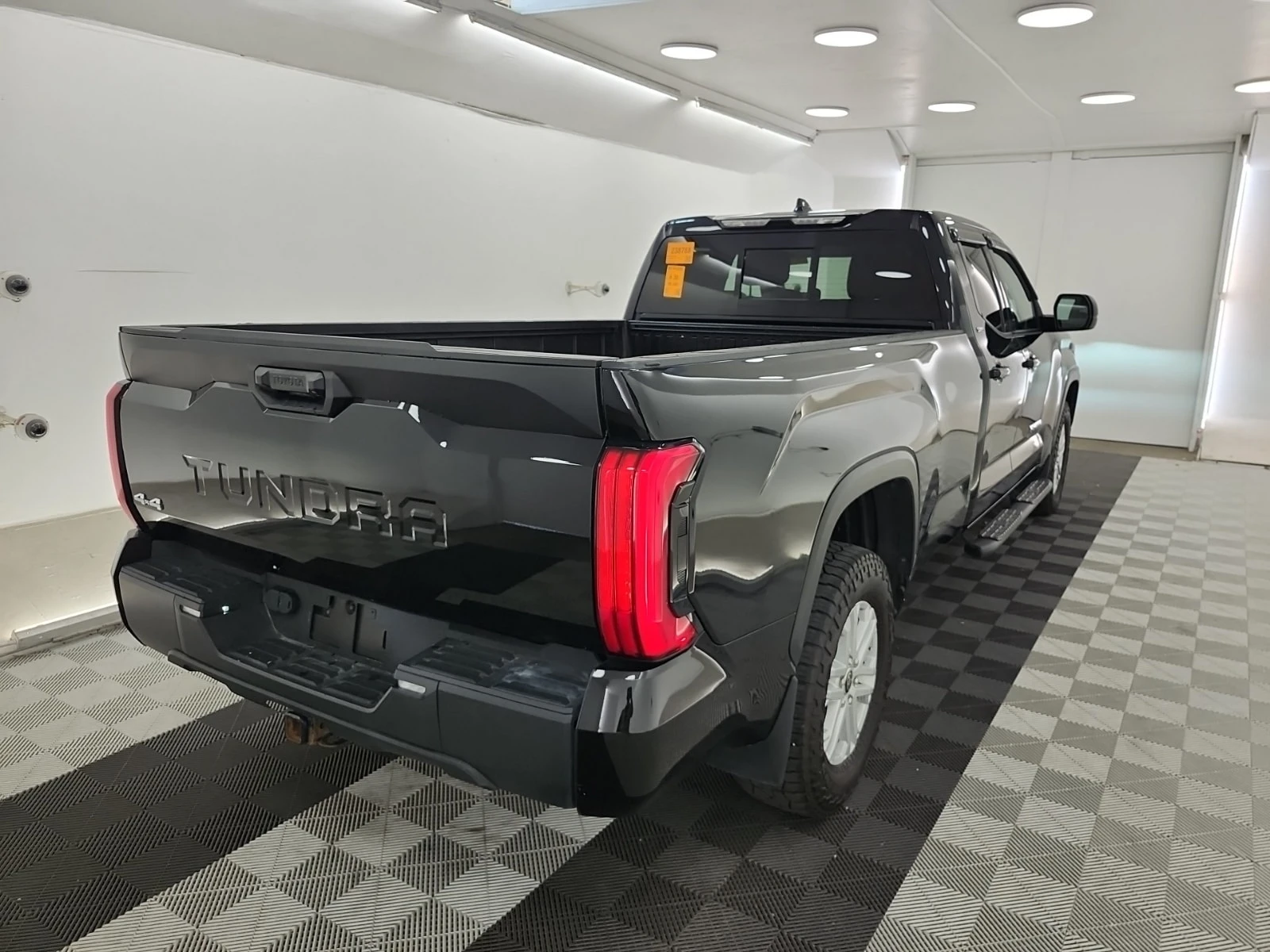 Toyota Tundra * SR5 CREW CAB LONG BED * 4WD * CARFAX * , снимка 3 - Автомобили и джипове - 56120728