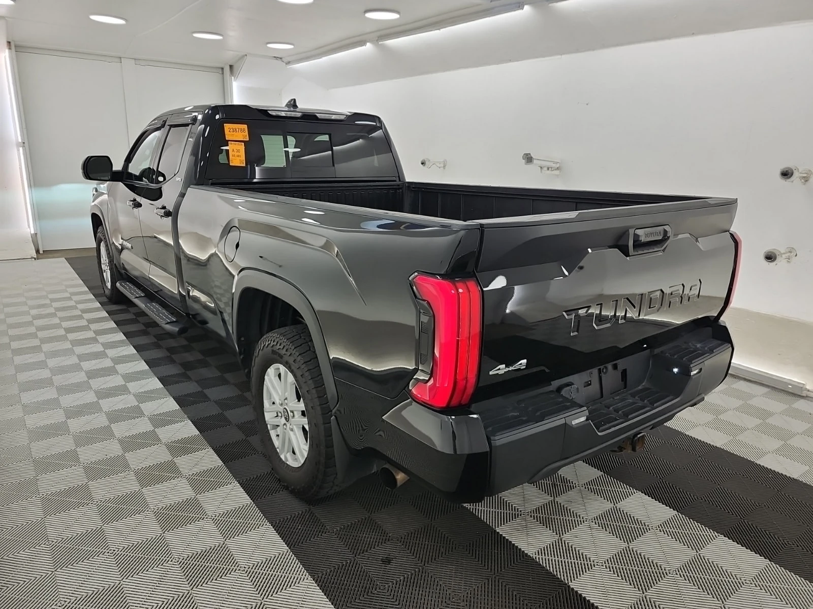 Toyota Tundra * SR5 CREW CAB LONG BED * 4WD * CARFAX * , снимка 4 - Автомобили и джипове - 56120728