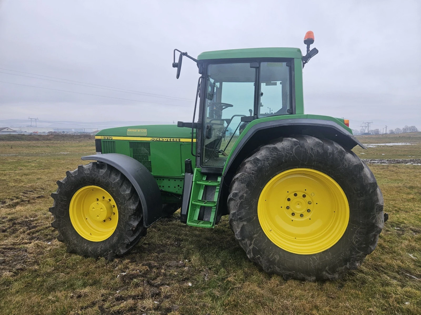 Трактор John Deere 6910 - изображение 10