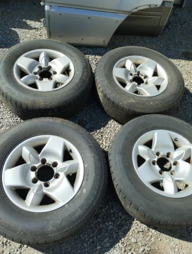        235/70R16  Nissan Terrano