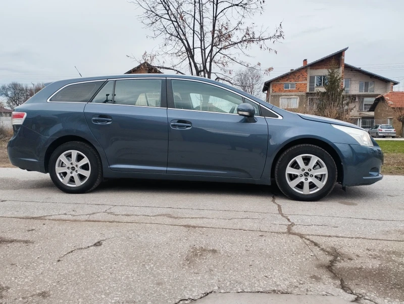 Toyota Avensis 1.8 valvematic, снимка 3 - Автомобили и джипове - 48358145